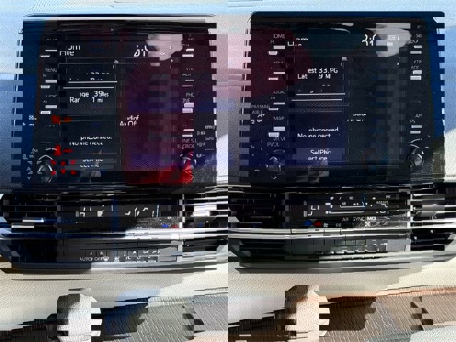 Certified 2024 Toyota Sienna LE image 17