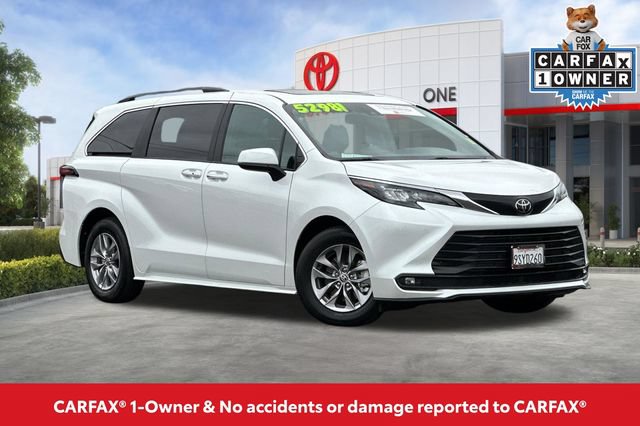 Certified 2026 Toyota Sienna XLE FWD image 2