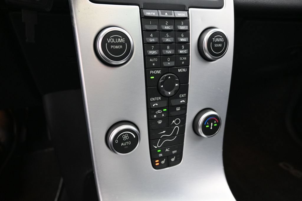 Used 2011 Volvo C30 T5 w/ Multimedia Pkg FWD image 9