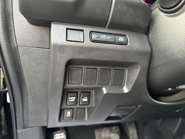 Used 2024 Nissan Frontier SV image 17