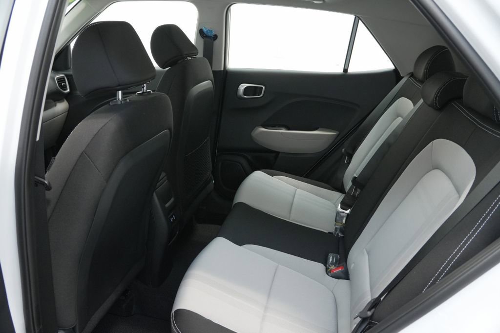 New 2025 Hyundai Venue SEL image 28