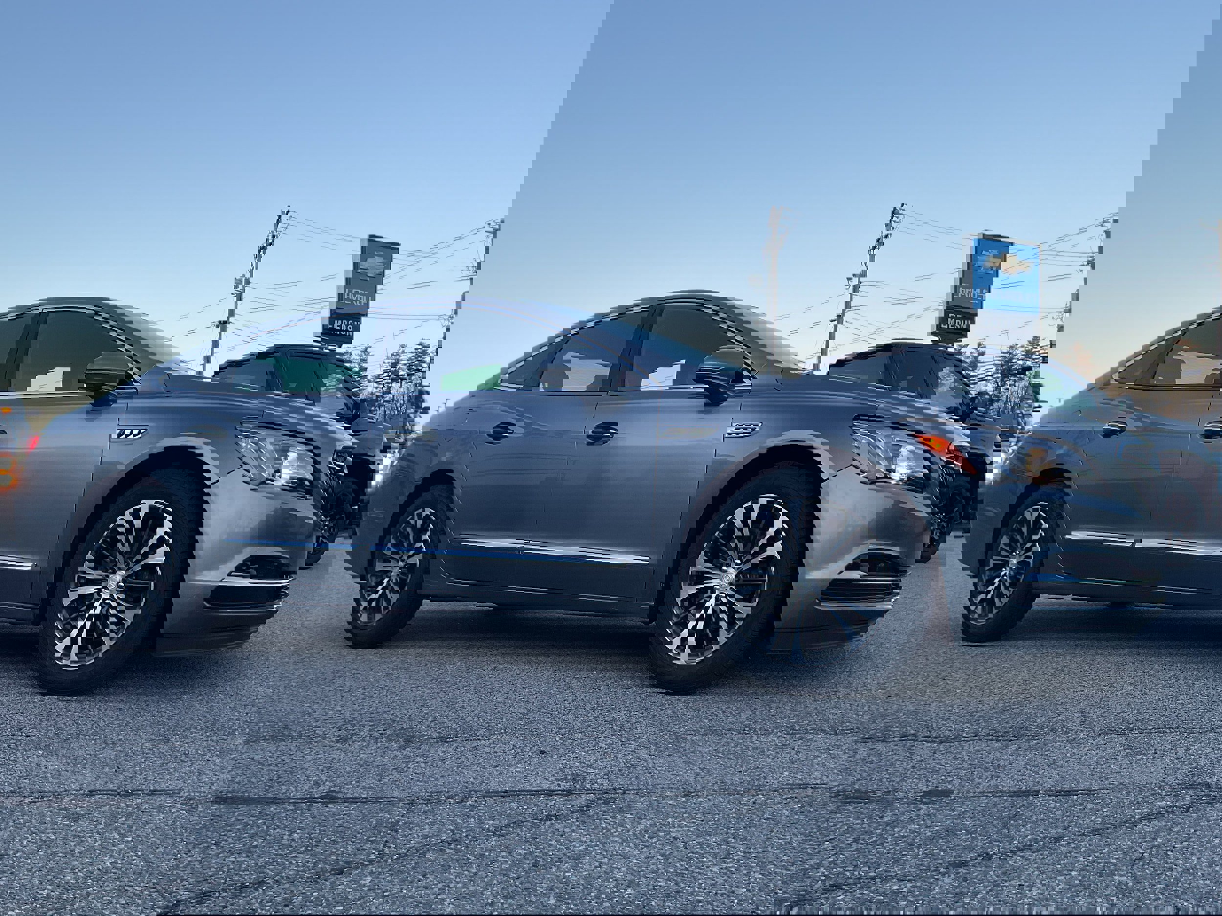 Used 2018 Buick LaCrosse Essence image 2