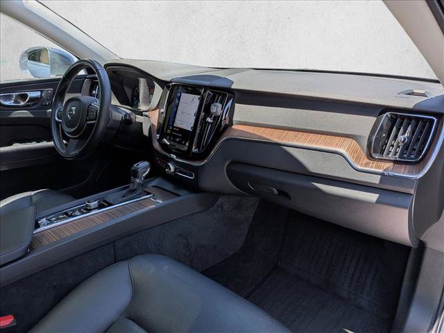 Used 2021 Volvo XC60 T5 Momentum w/ Premium Package AWD/4WD image 22