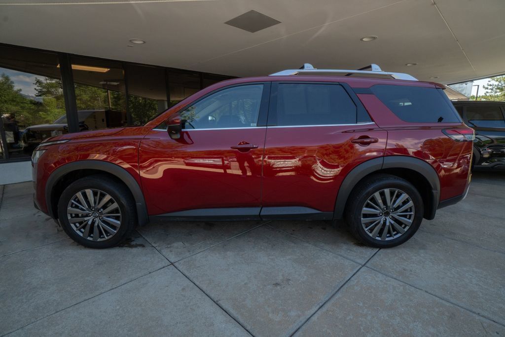 Used 2024 Nissan Pathfinder SL w/ SL Premium Package AWD/4WD image 4