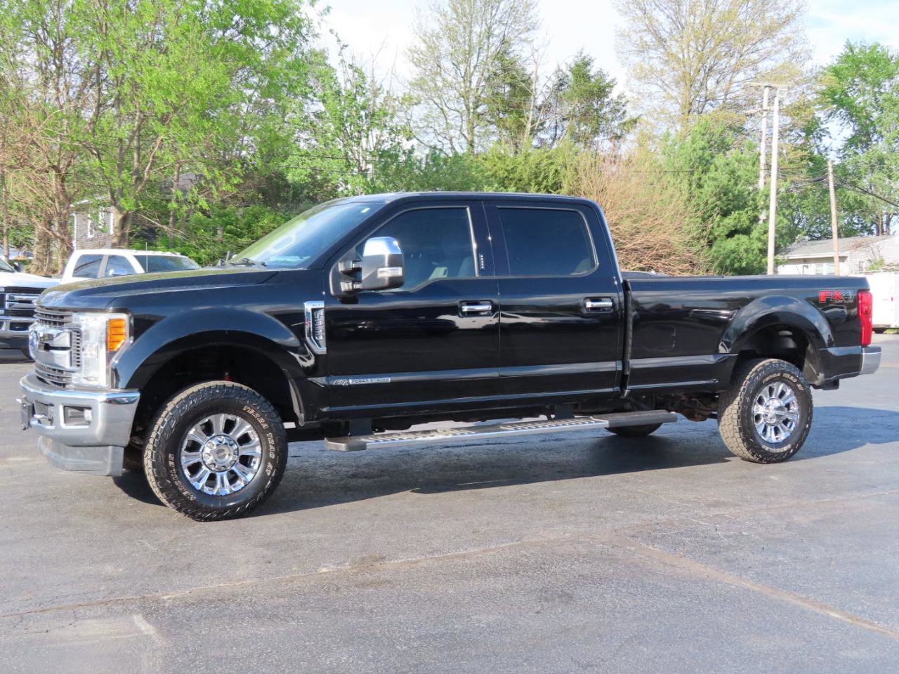 Used 2017 Ford F350 XLT w/ XLT Premium Package AWD/4WD image 2