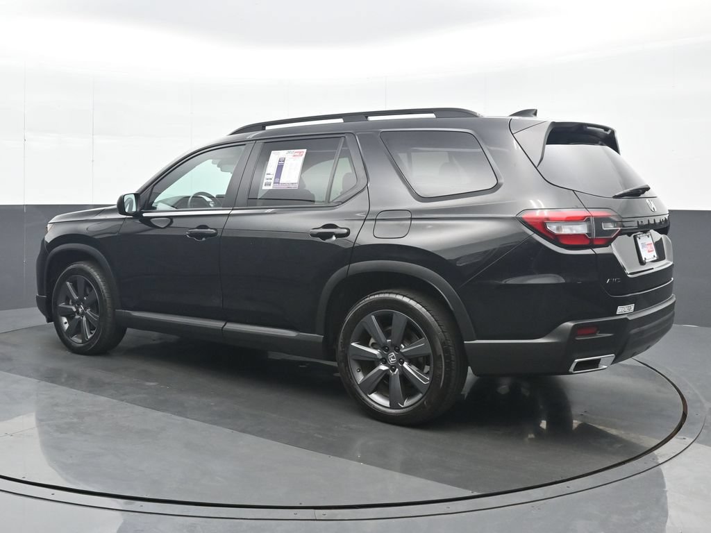Used 2025 Honda Pilot Sport image 4