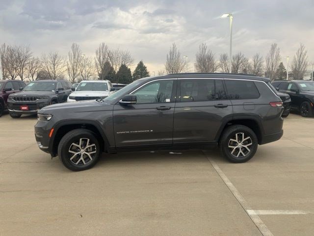 Certified 2024 Jeep Grand Cherokee L Limited w/ Luxury Tech Group II image 5