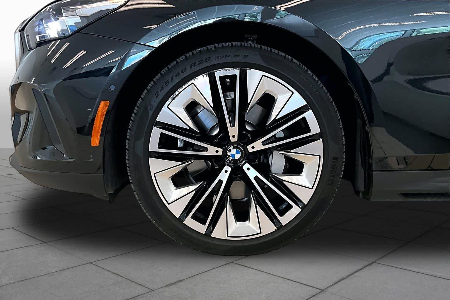 Used 2024 BMW 530i w/ Premium Package RWD image 9