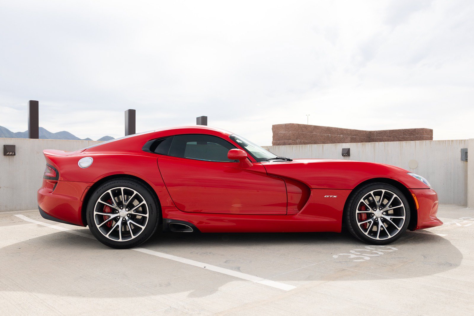 Used 2013 SRT Viper GTS w/ GTS Laguna Interior Pkg RWD image 9