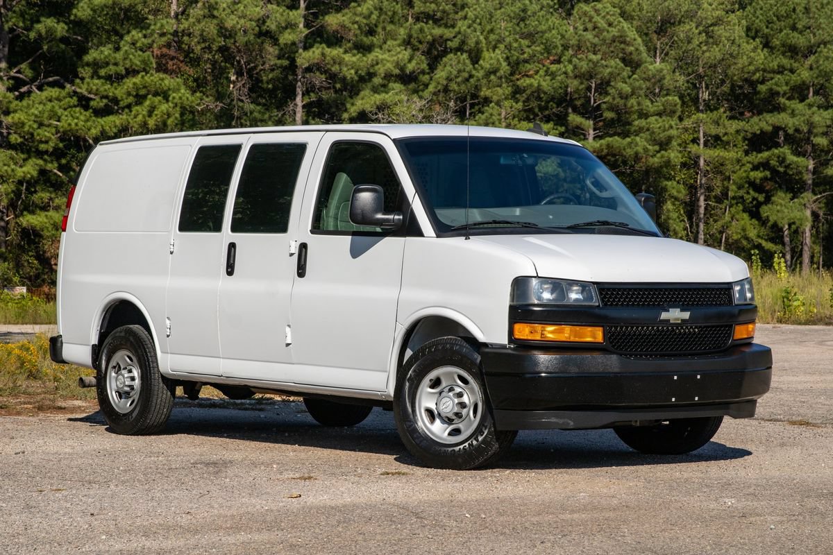 Used 2018 Chevrolet Express 2500 RWD image 3