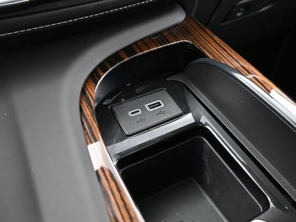 Used 2024 Cadillac Escalade ESV Premium Luxury w/ Performance Package image 27