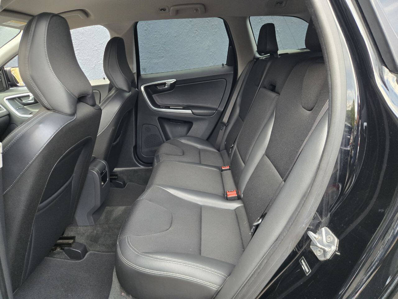 Used 2016 Volvo XC60 T5 FWD image 8