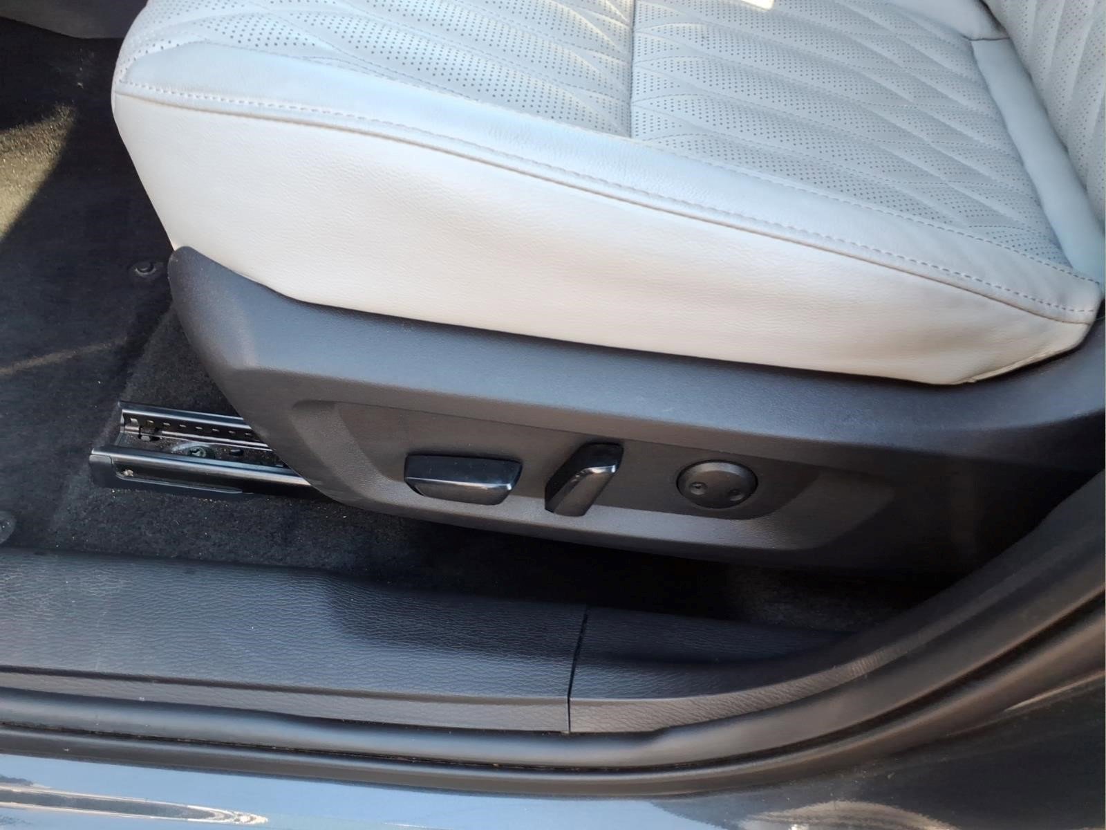Used 2025 Mitsubishi Outlander SEL image 16