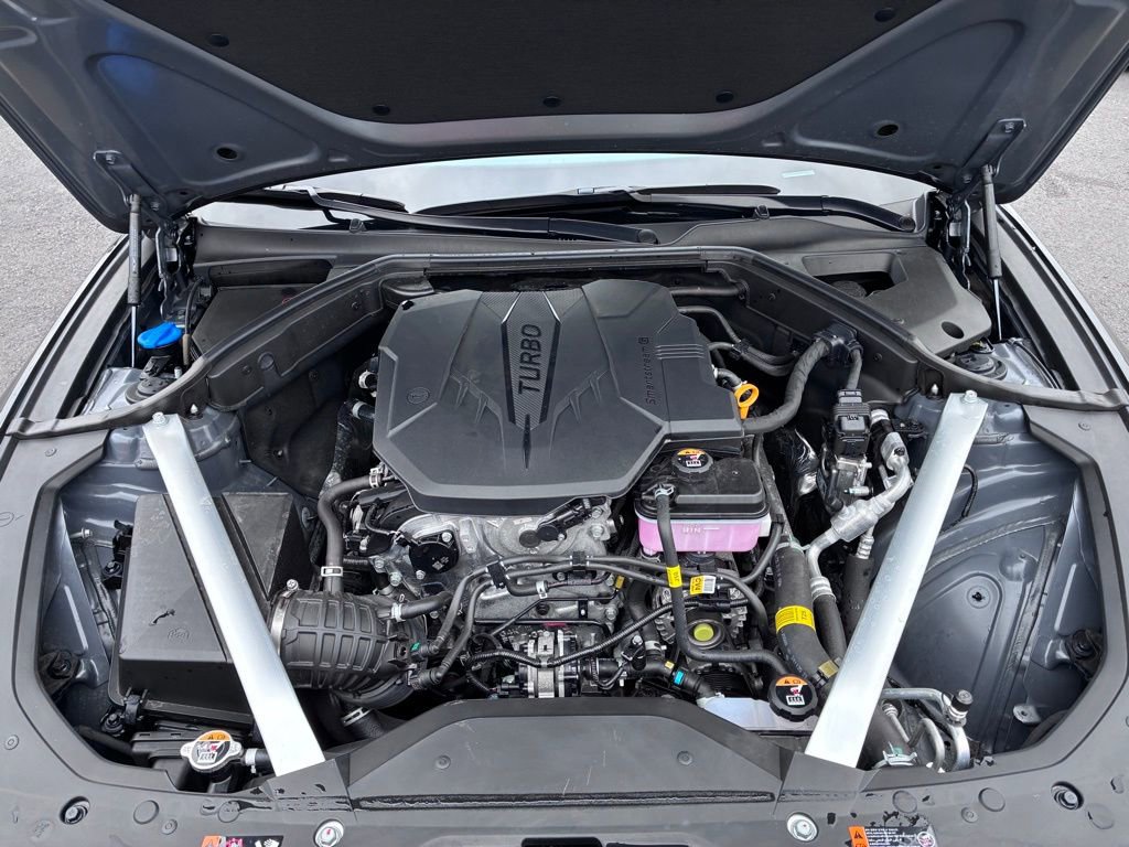 Used 2025 Genesis G70 2.5T image 9