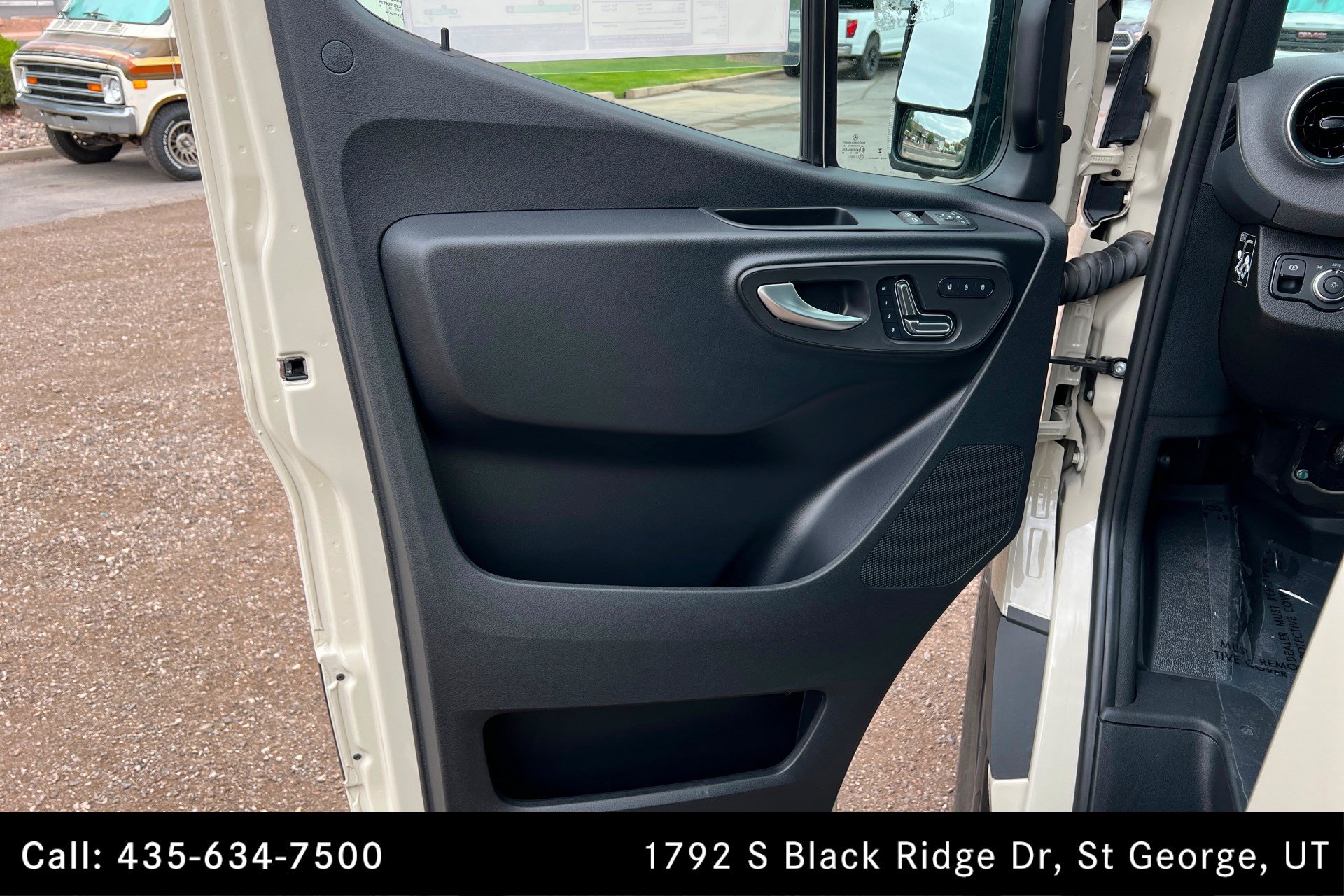 Used 2025 Mercedes-Benz Sprinter 2500 image 14