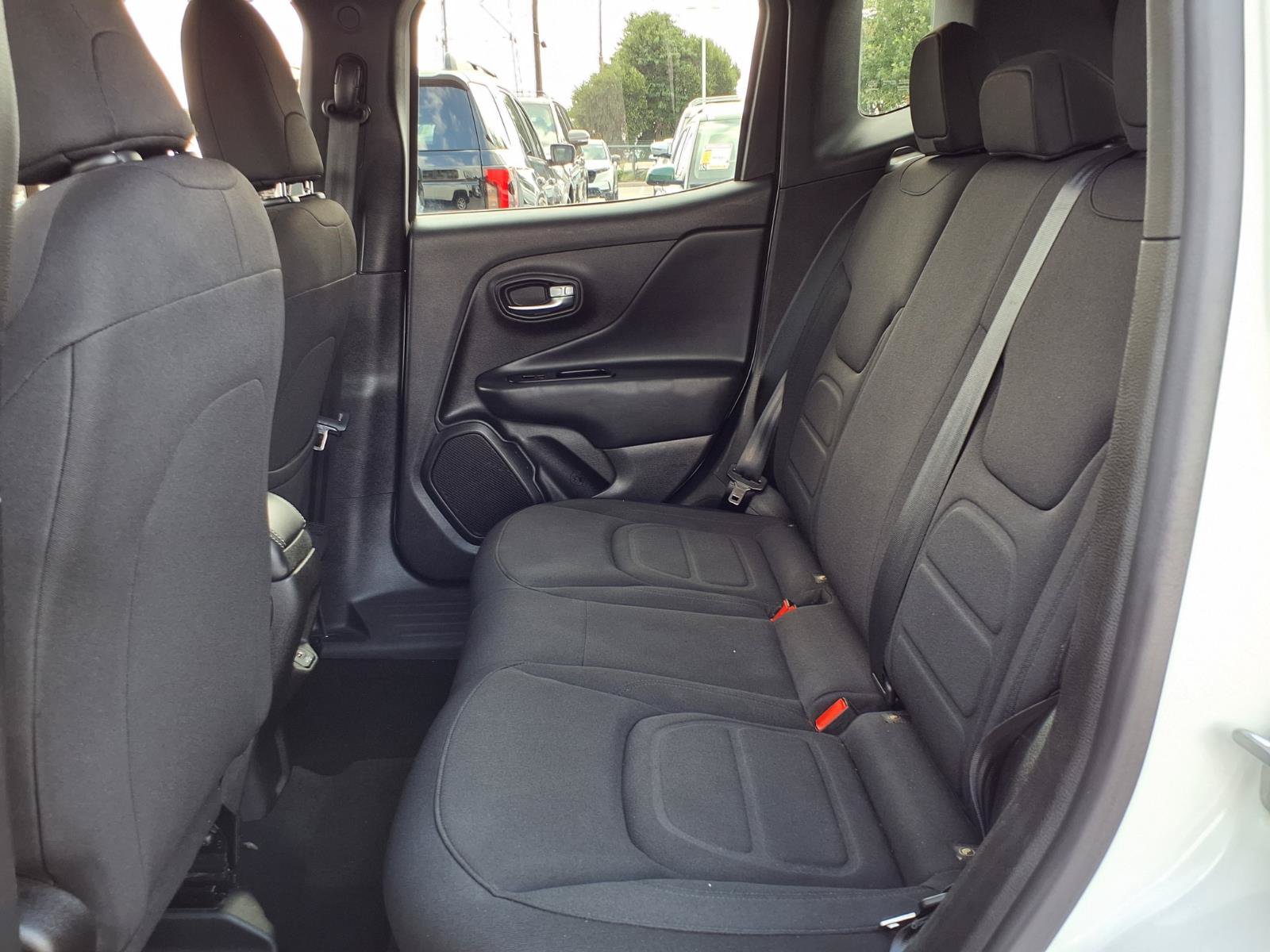 Used 2022 Jeep Renegade Latitude AWD/4WD image 18