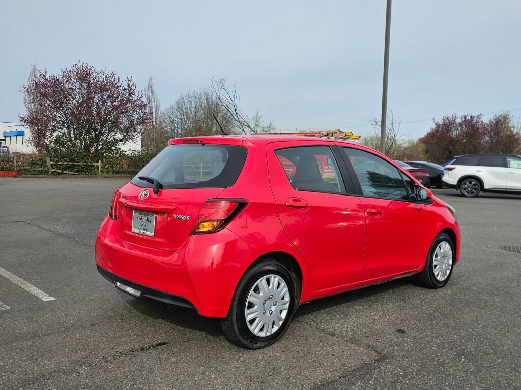 Used 2015 Toyota Yaris L image 7