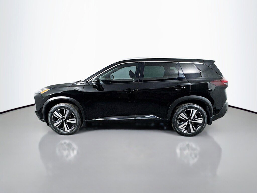 Used 2022 Nissan Rogue Platinum w/ Head-Up Display Package AWD/4WD image 2