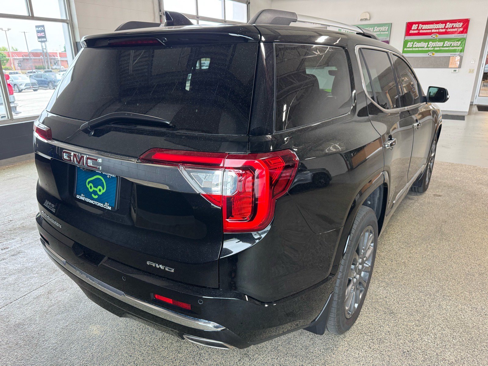 Certified 2023 GMC Acadia Denali w/ Black Diamond Edition AWD/4WD image 5