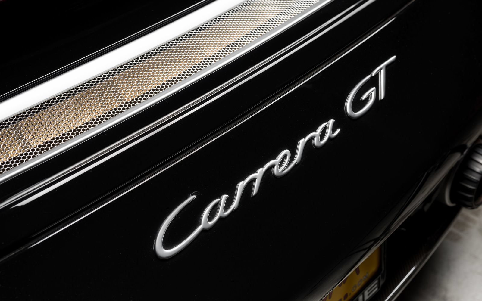 Used 2005 Porsche Carrera GT RWD image 7
