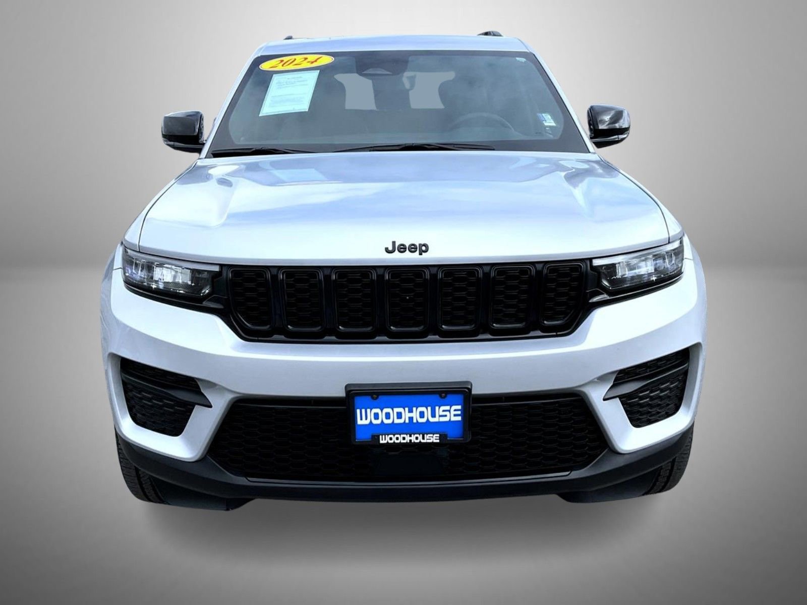 Used 2024 Jeep Grand Cherokee Altitude image 2