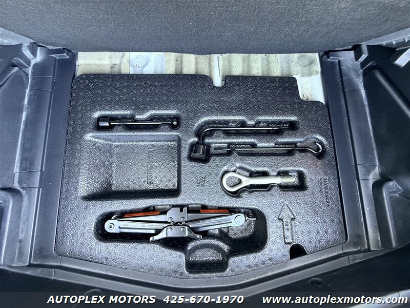 Used 2015 Nissan Versa Note SV FWD image 10
