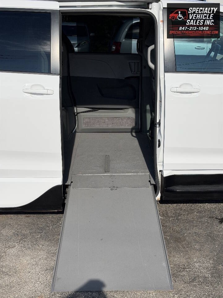 Used 2016 Toyota Sienna LE FWD image 20