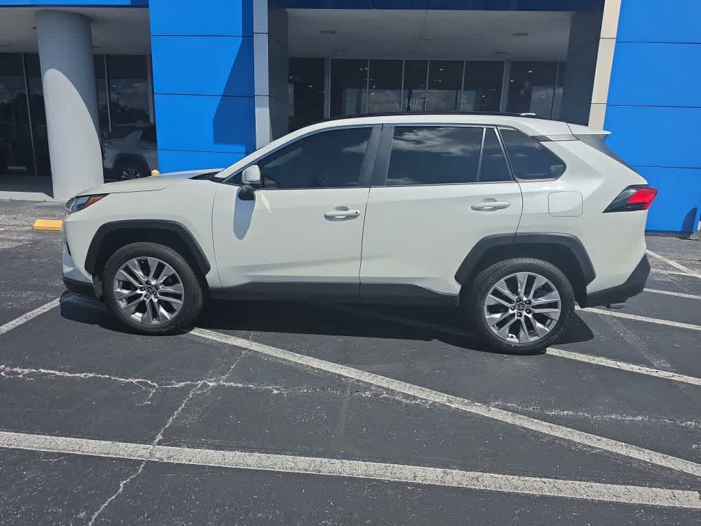Used 2022 Toyota RAV4 XLE Premium FWD image 2