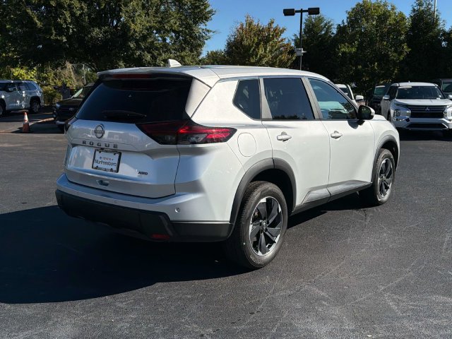Used 2025 Nissan Rogue SV AWD/4WD image 4