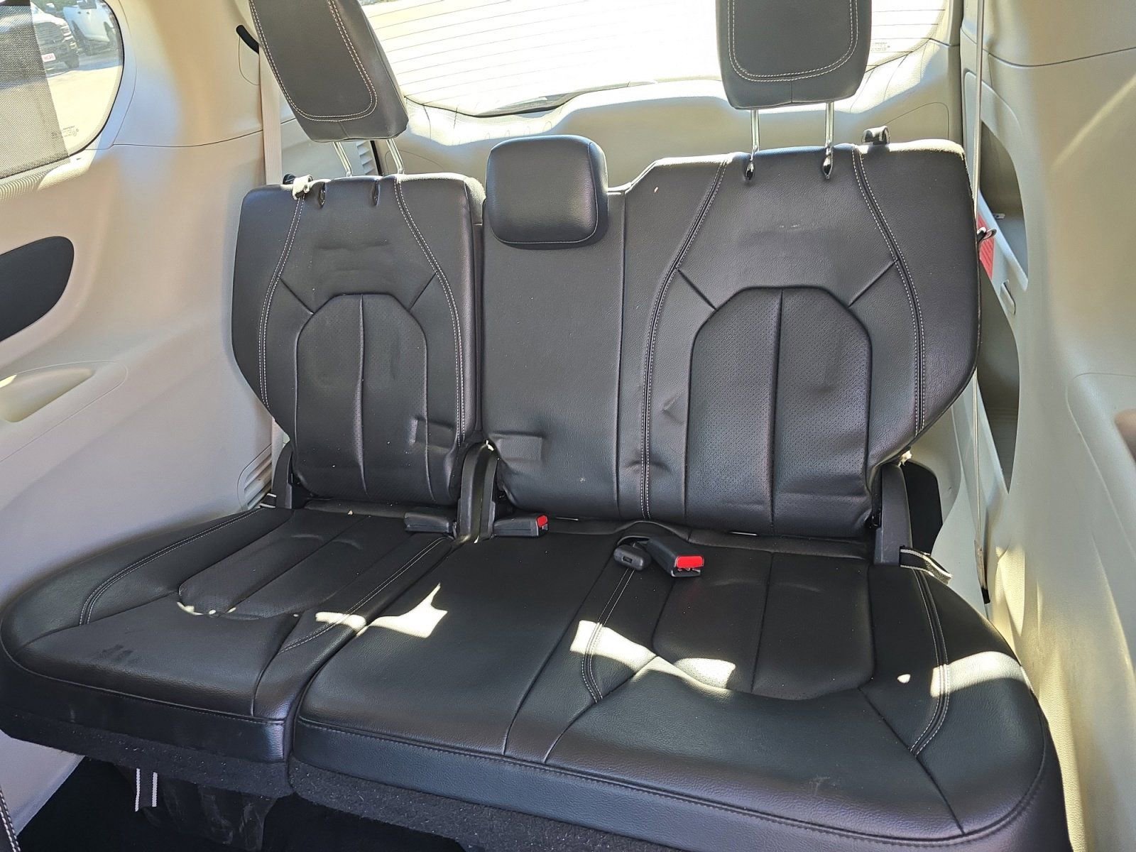 Used 2022 Chrysler Pacifica Touring-L image 20