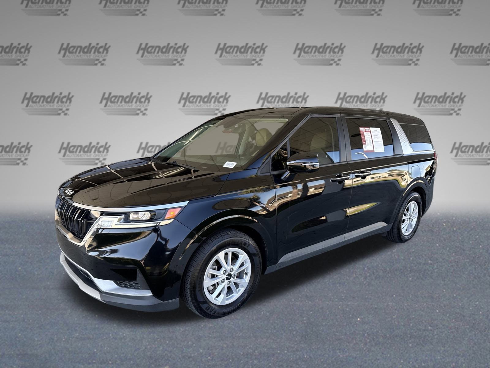 Used 2023 Kia Carnival LX image 4