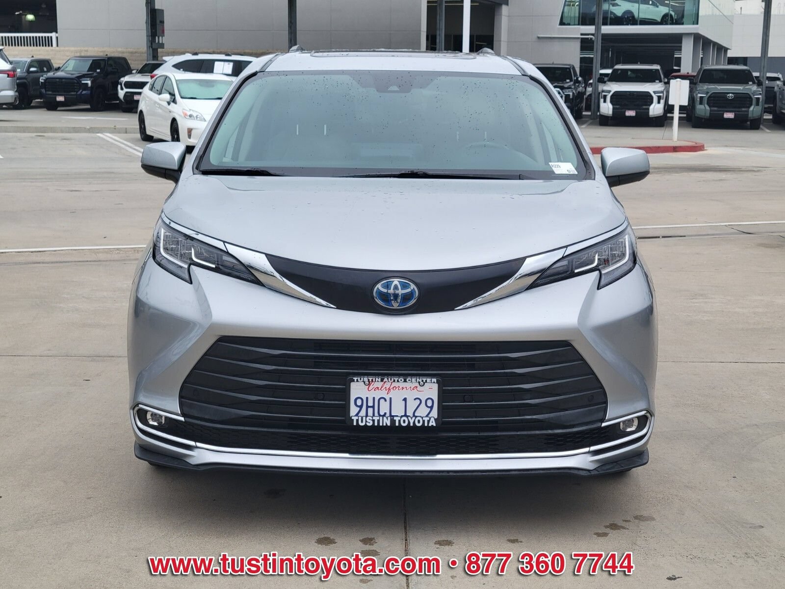 Certified 2023 Toyota Sienna XLE FWD image 8