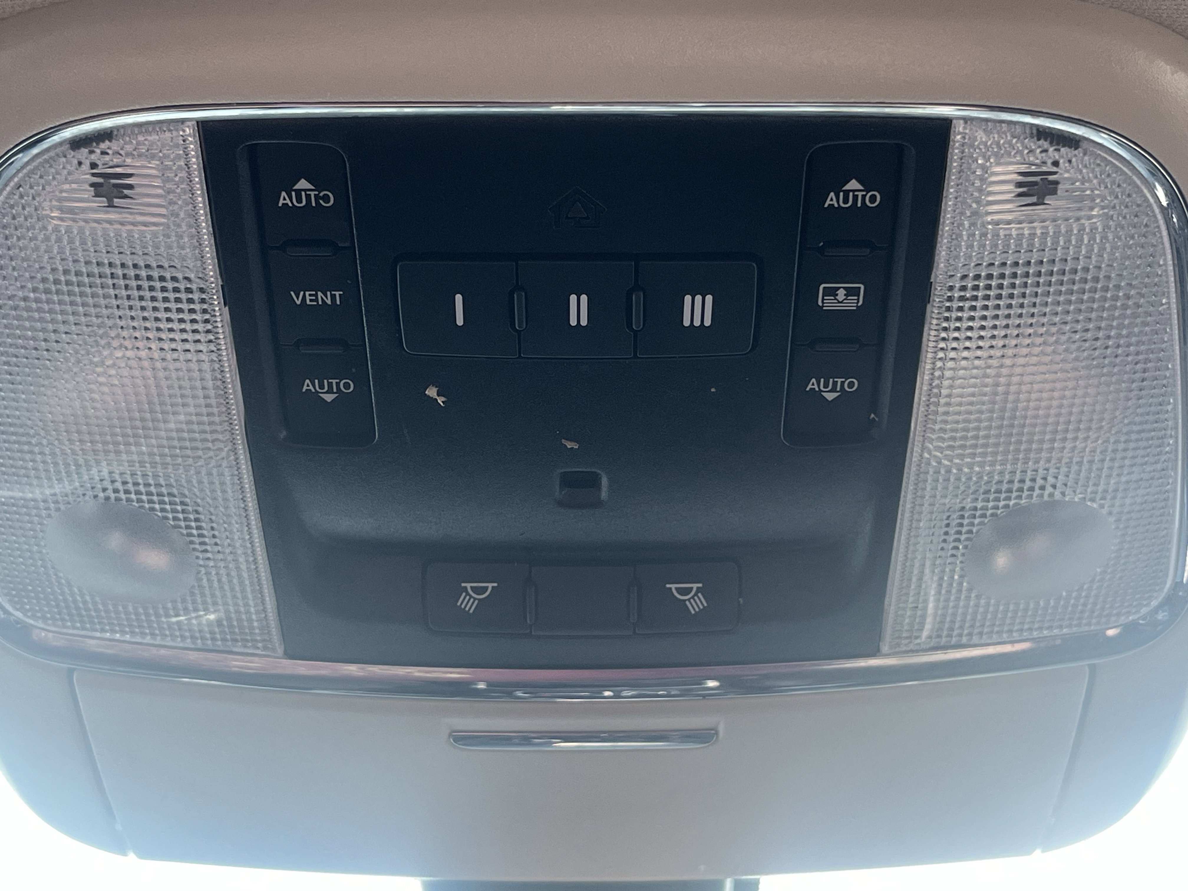 Used 2020 Chrysler 300 Limited RWD image 24