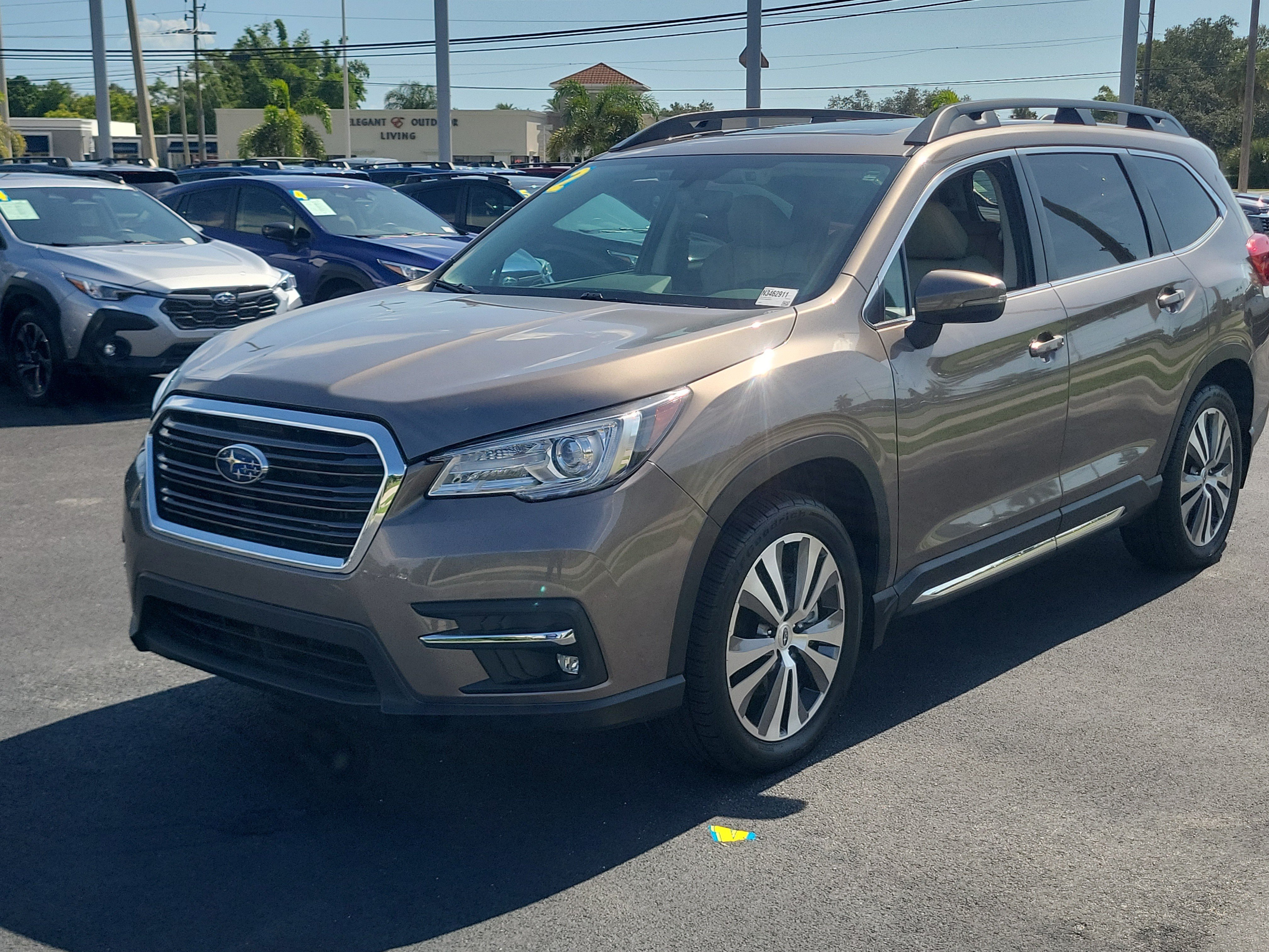 Used 2022 Subaru Ascent Limited w/ Technology Package AWD/4WD image 3