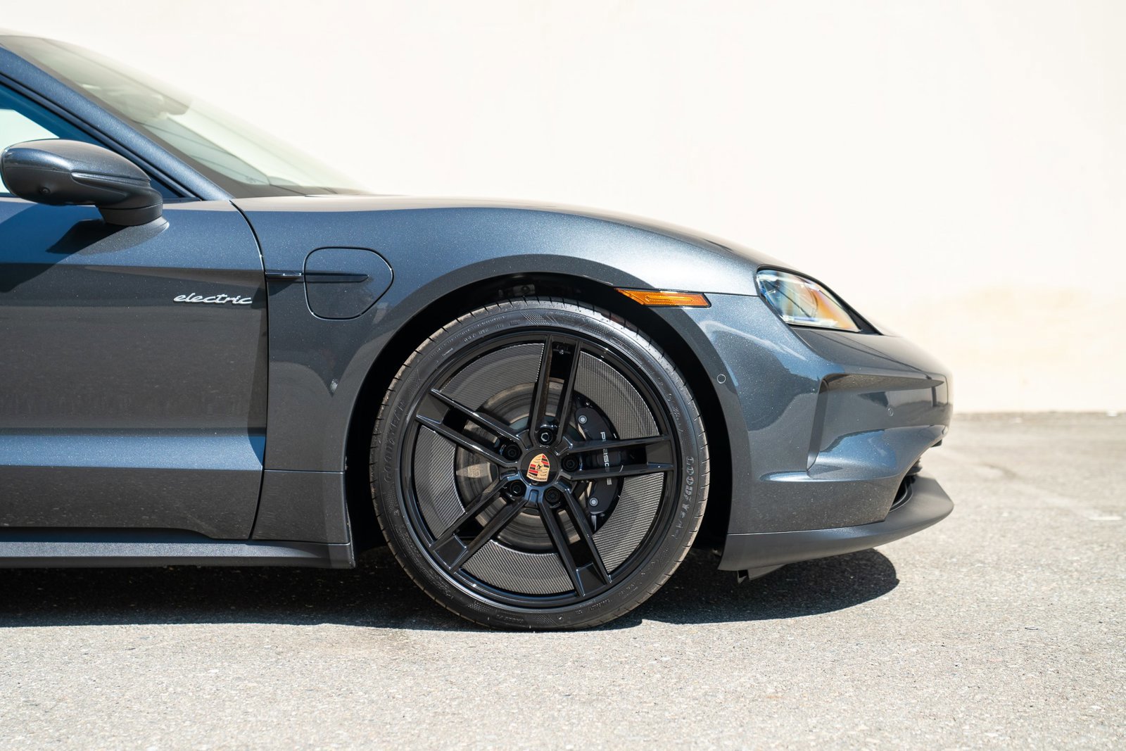 Used 2025 Porsche Taycan image 9