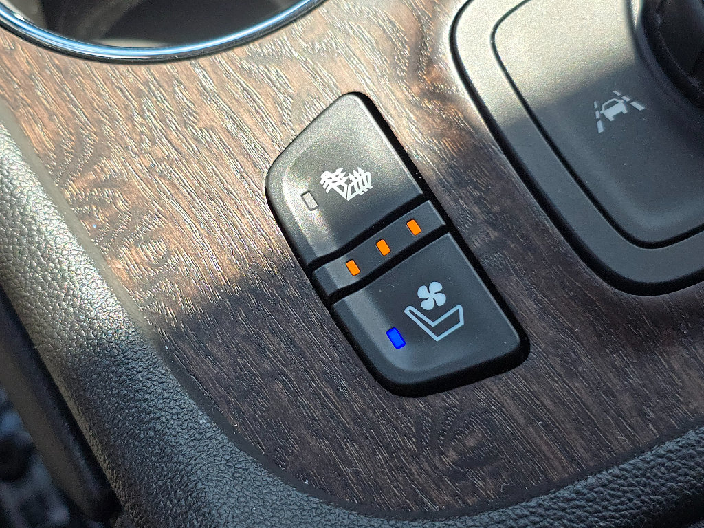 Used 2023 GMC Acadia Denali w/ Denali Technology Package FWD image 35