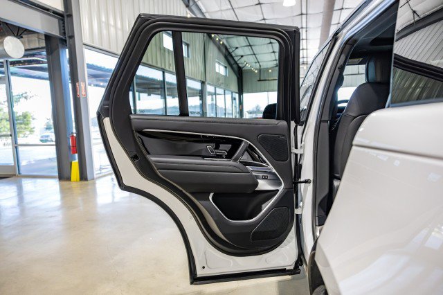 Used 2023 Land Rover Range Rover SE image 12