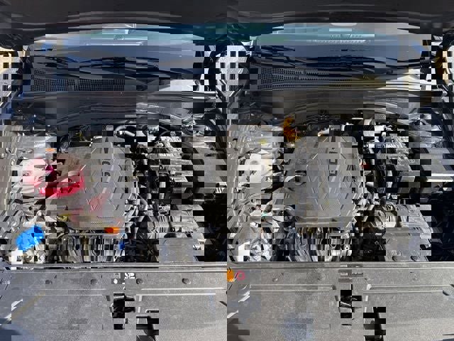 Used 2023 Hyundai Santa Fe SEL w/ Premium Package image 2