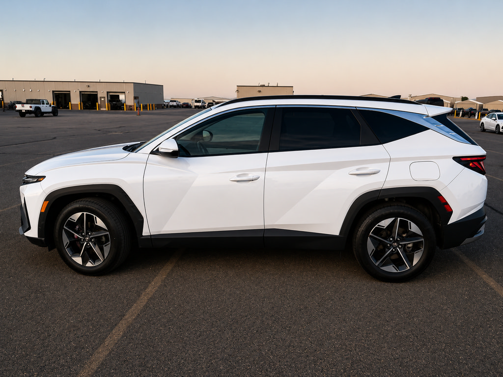 Used 2025 Hyundai Tucson SEL FWD image 3