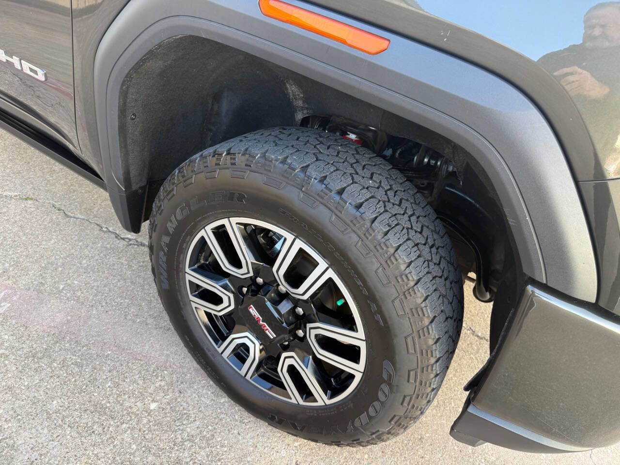 Used 2023 GMC Sierra 2500 AT4 image 37