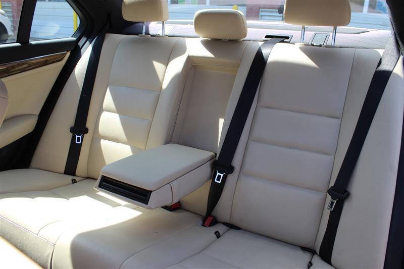 Used 2008 Mercedes-Benz C 350 Sport image 24