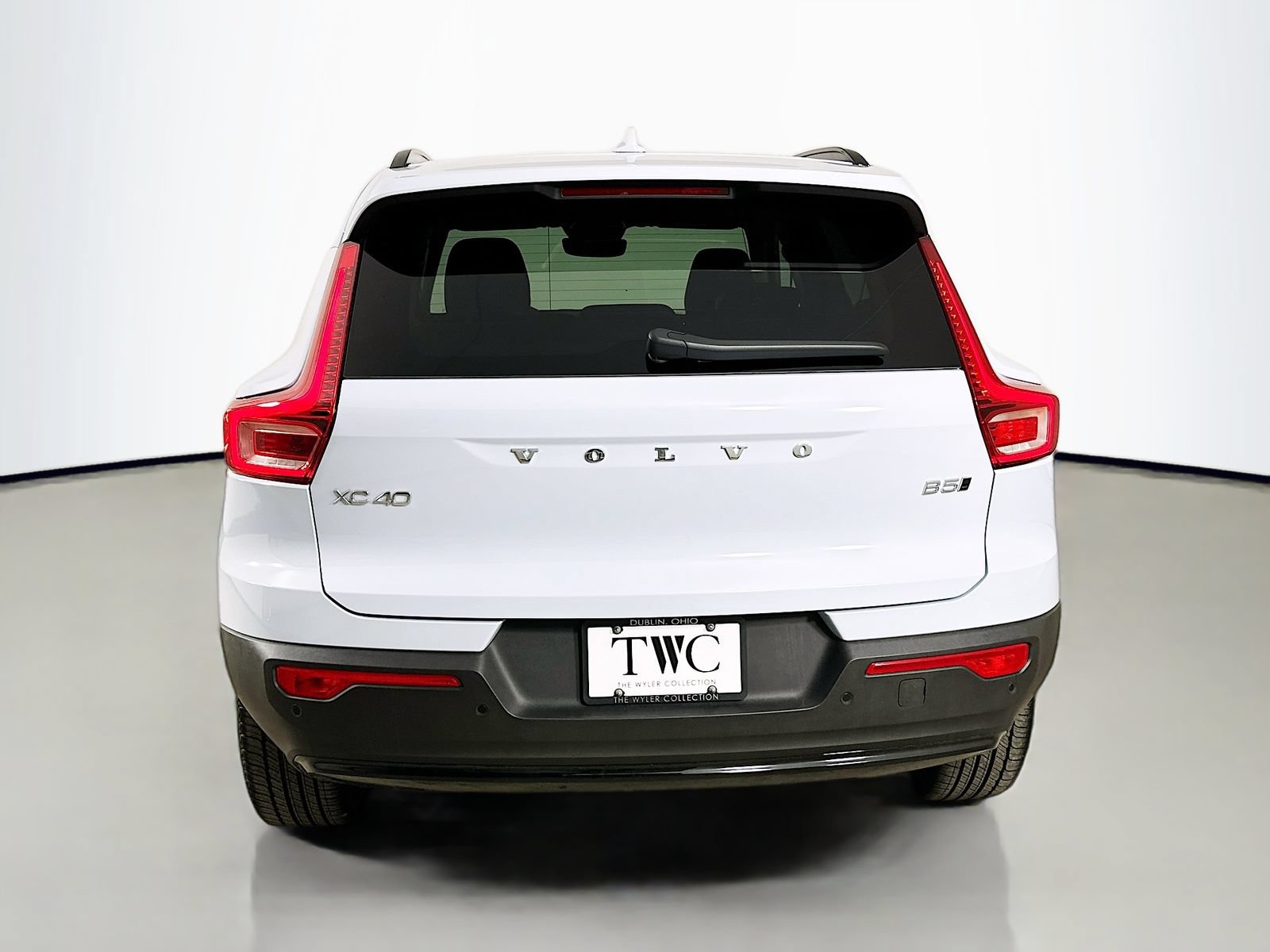 New 2026 Volvo XC40 B5 Plus w/ Protection Package Premier AWD/4WD image 6