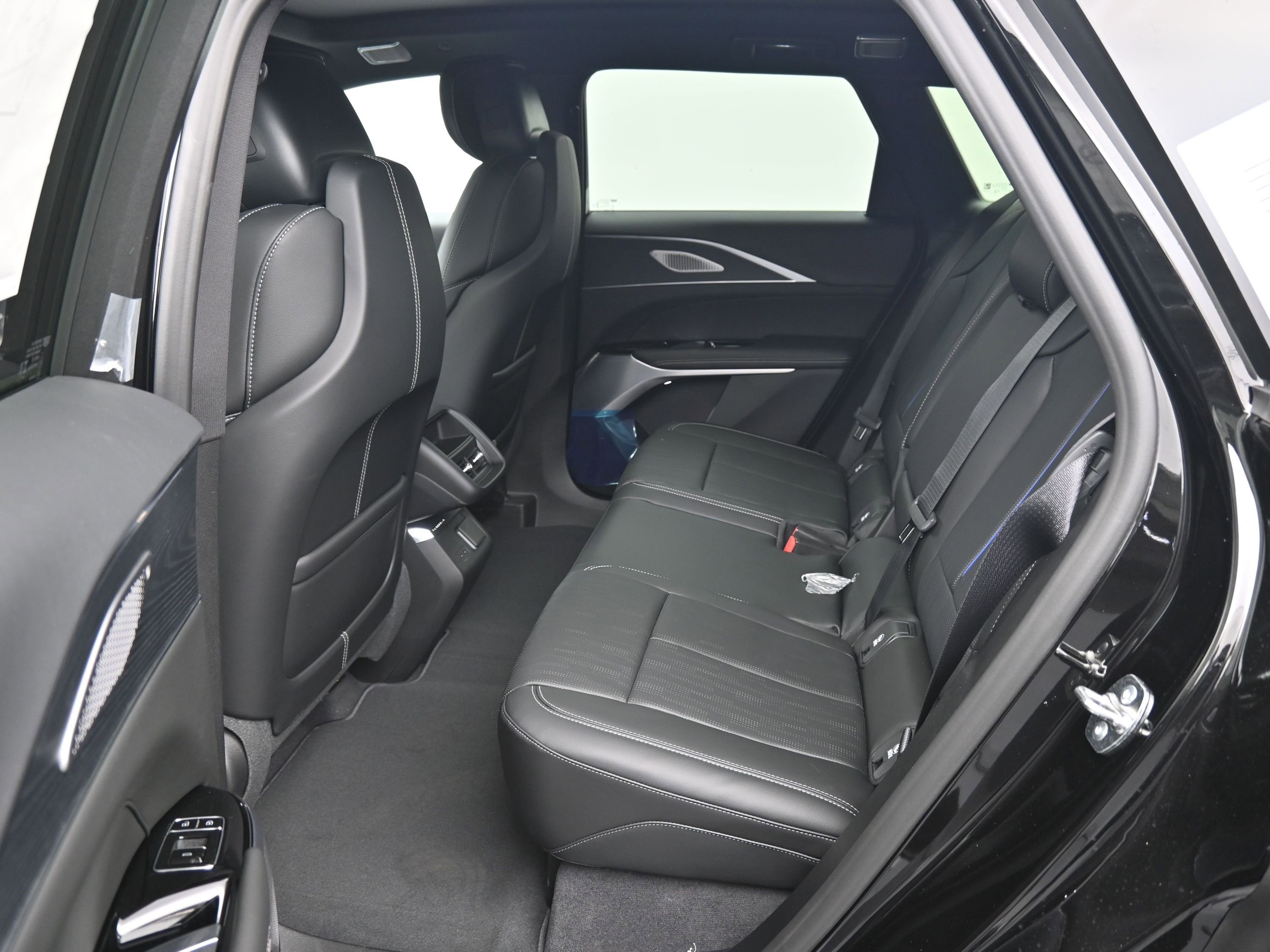 New 2026 Cadillac Lyriq Premium Sport w/ LPO, Floor Liner Package AWD/4WD image 10