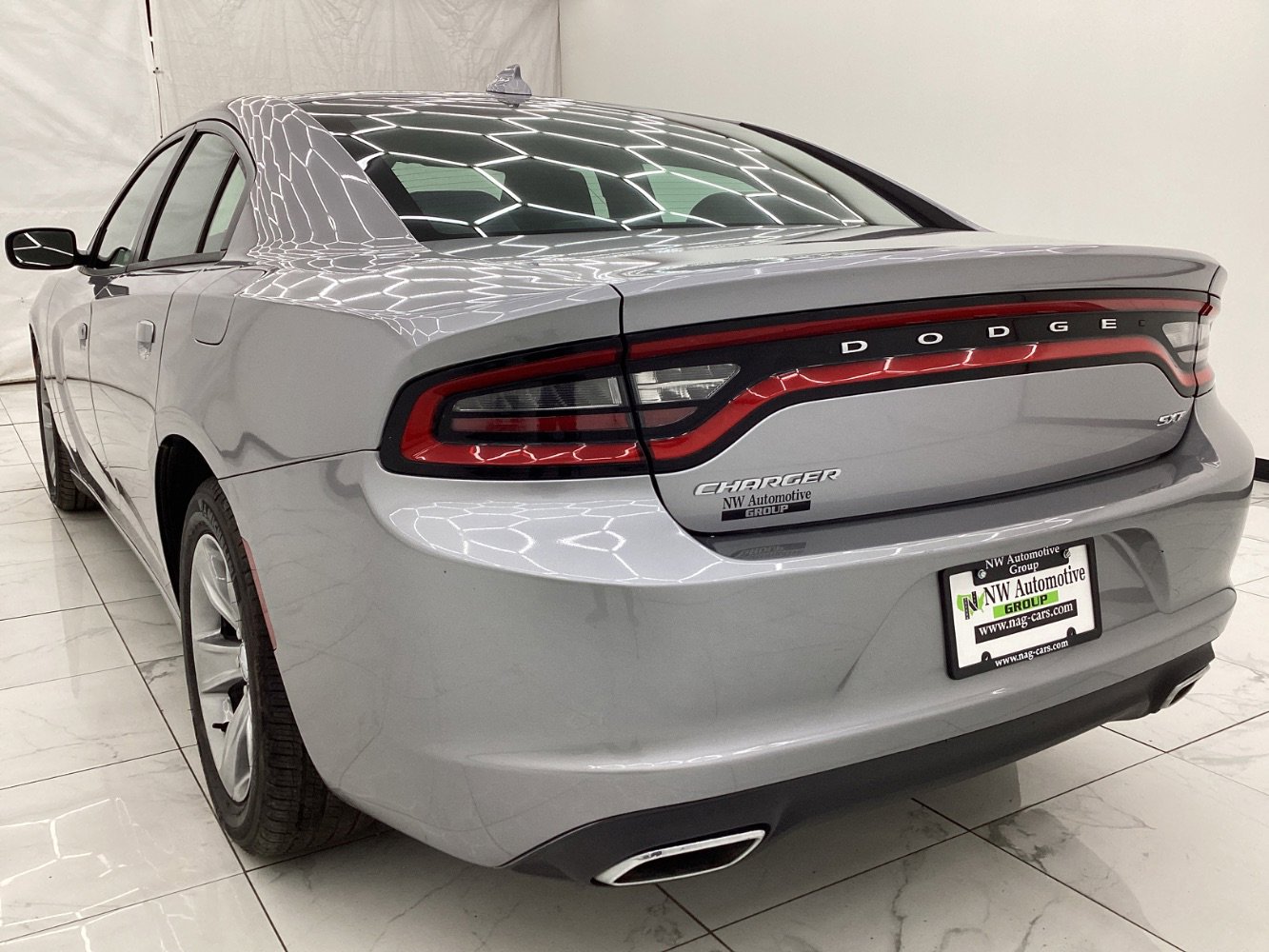 Used 2015 Dodge Charger SXT RWD image 9