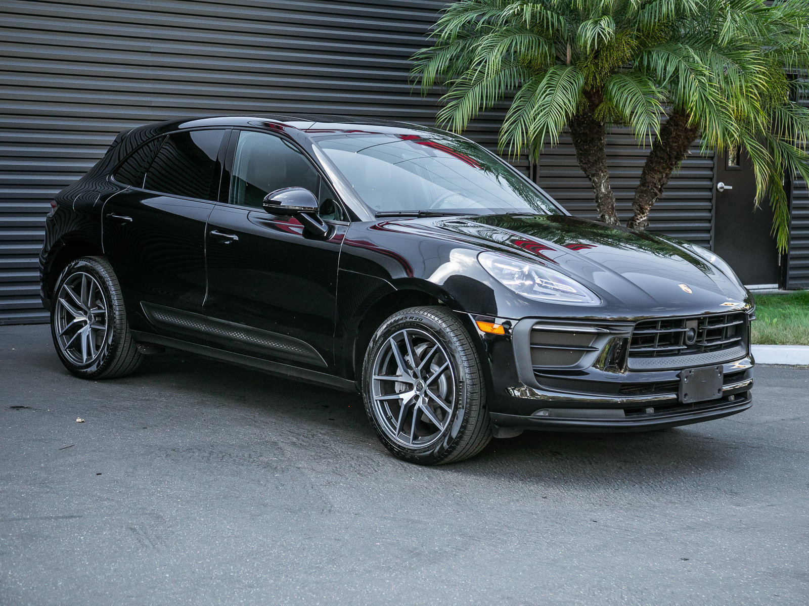 Certified 2023 Porsche Macan AWD/4WD image 6