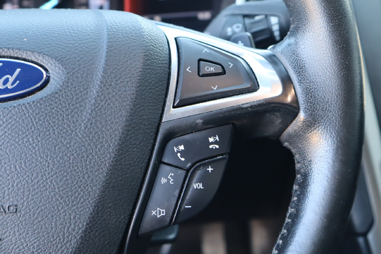 Used 2017 Ford Fusion SE w/ Fusion SE Technology Package FWD image 13