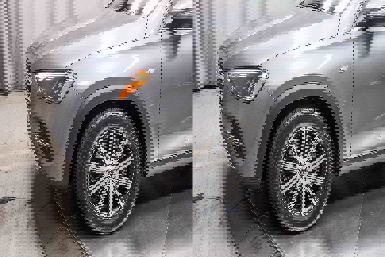 Used 2025 Mercedes-Benz GLE 450e 4MATIC image 11