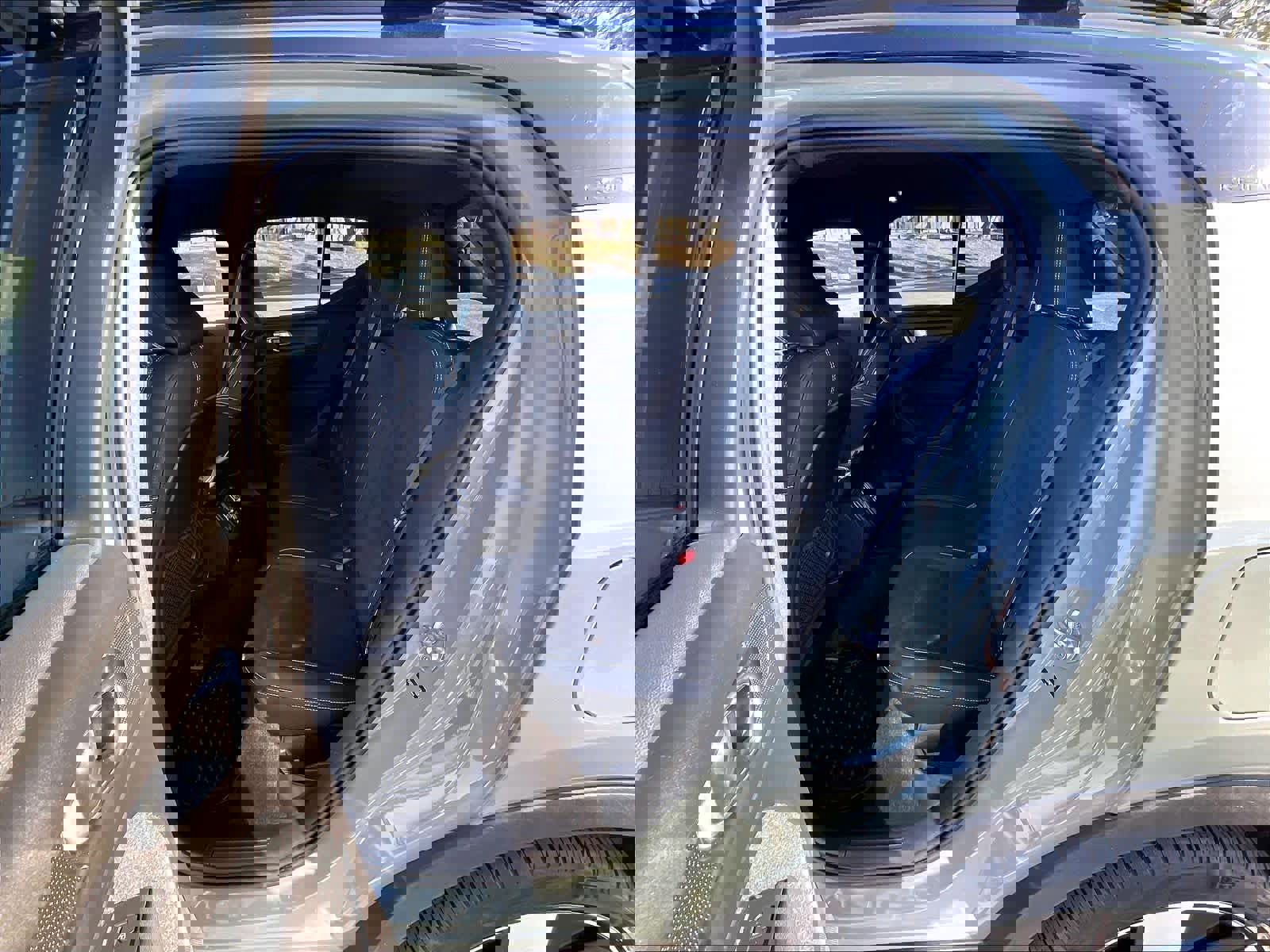 Used 2023 Volvo XC40 Recharge Ultimate image 29