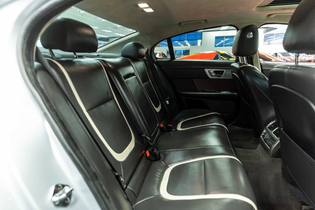 Used 2015 Jaguar XF Sport image 14