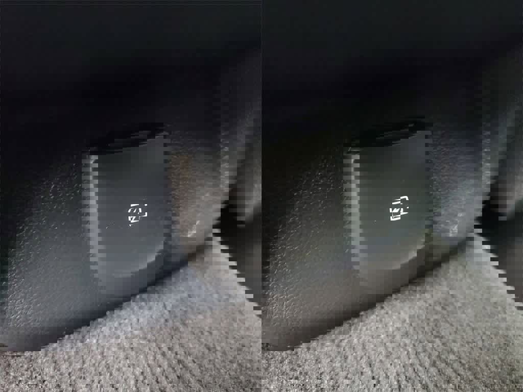 Used 2025 Genesis GV70 2.5T image 13